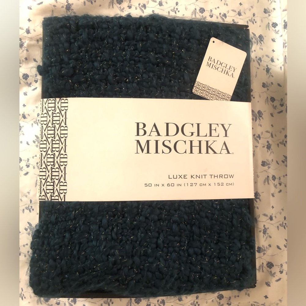 Badgley Mischka Luxe Knit Throw Green + Gold